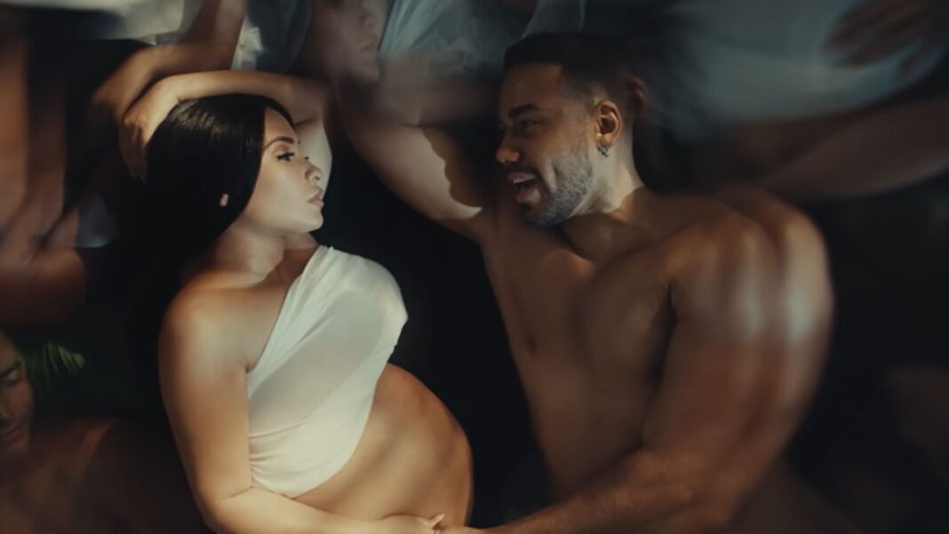 Romeo Santos Reveals He's Expecting Baby No. 4 in Steamy Music Video