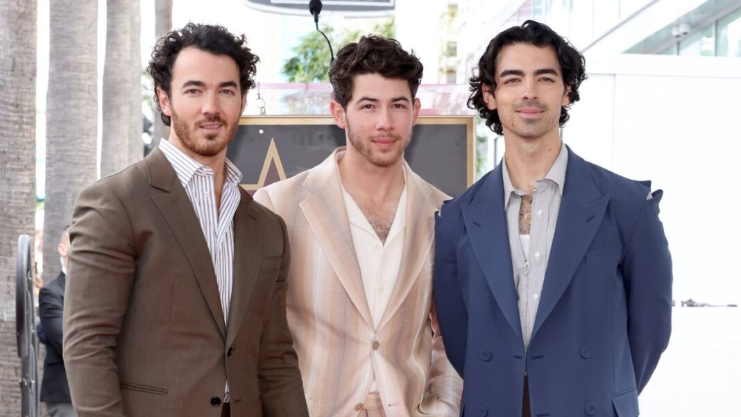 Joe Jonas Jokes About Jonas Brothers Breaking Up Again
