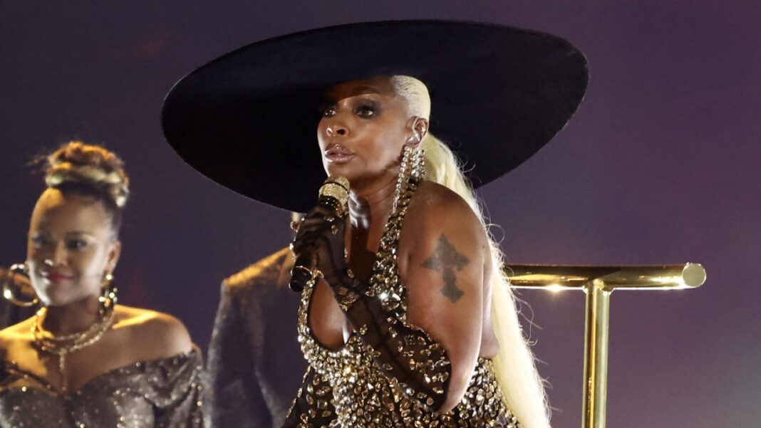 Mary J. Blige Brings Down the House With Spirited GRAMMYs Performance