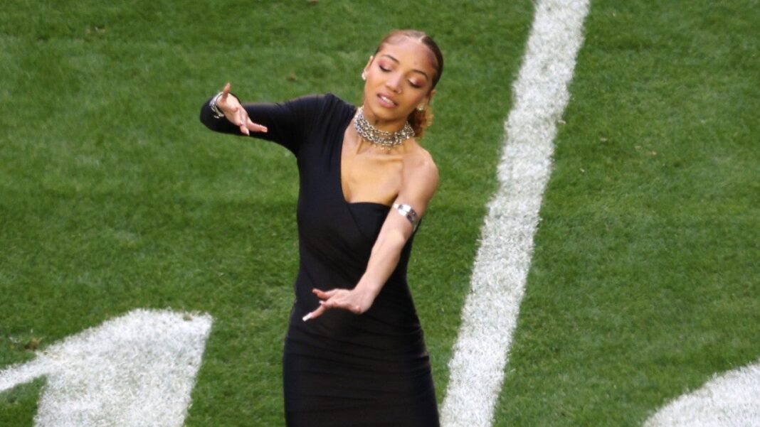 Rihanna's Super Bowl ASL Interpreter Goes Viral for Performance