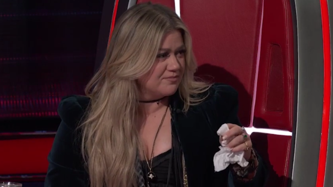 Kelly Clarkson Tears Up After Her Favorite 'Voice' Rehearsal Ever