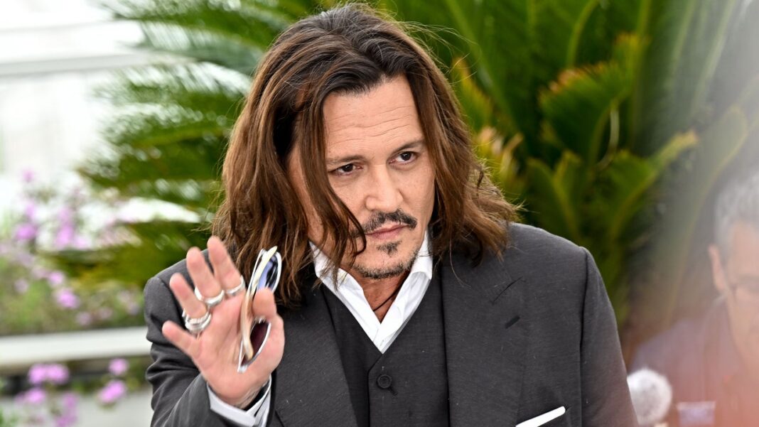 Johnny Depp Postpones Hollywood Vampires Tour After Fracturing Ankle