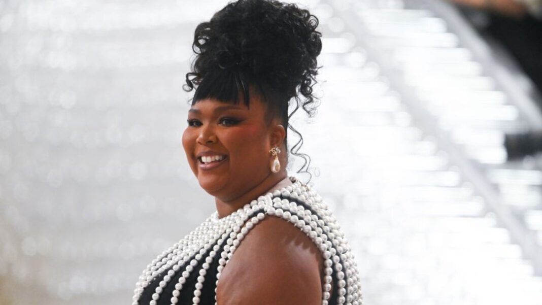 Lizzo Gives It All She's Got in Epic Tina Turner 'Proud Mary' Tribute