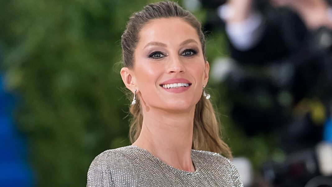Newly Single Gisele Bündchen and Shakira Enjoy Dinner With Their Kids
