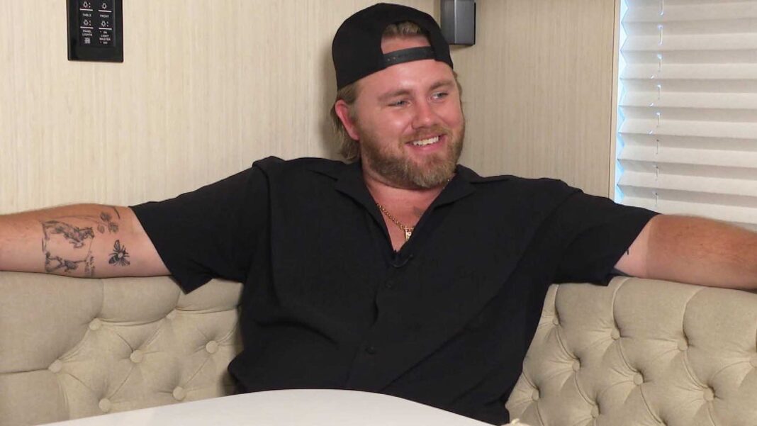 Ernest Dishes on His New Single and Life on Tour (Exclusive) 