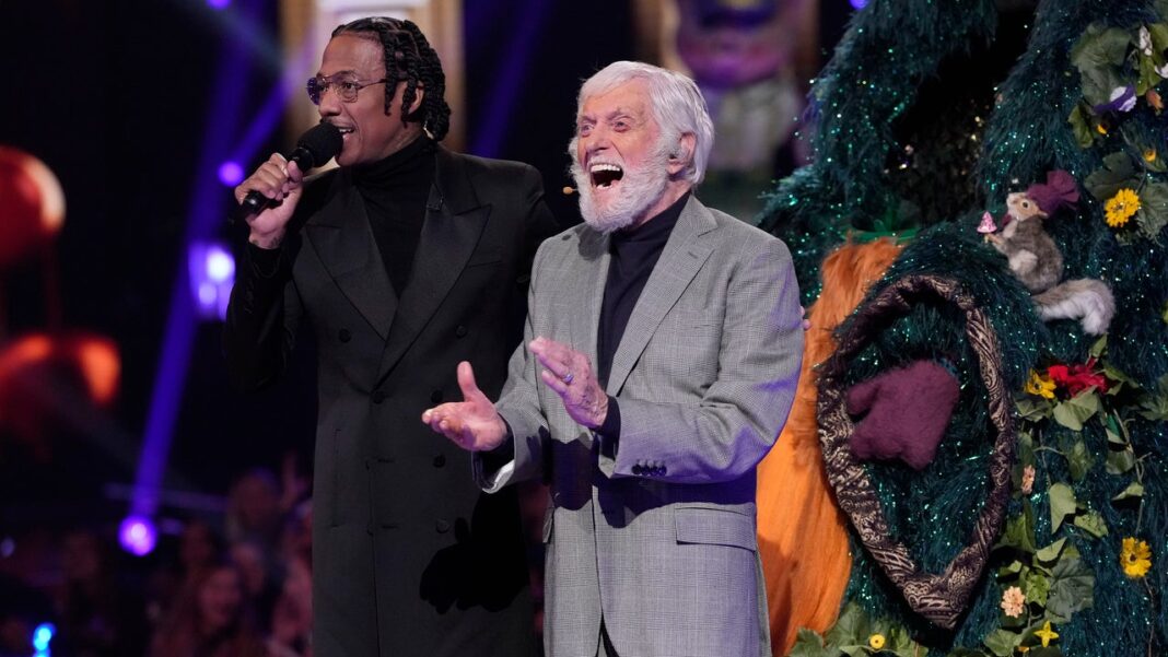Dick Van Dyke Gets a Sweet 'Mary Poppins' Serenade at Disneyland