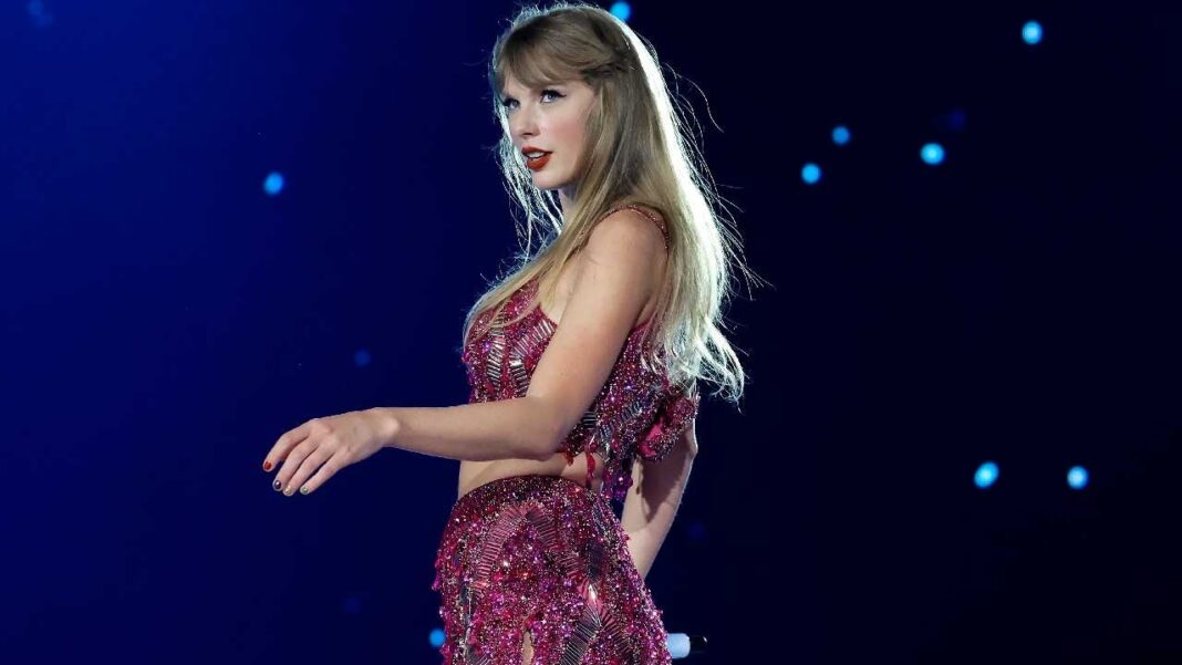 Watch Taylor Swift Take the Stage in 1st South American Eras Tour Show