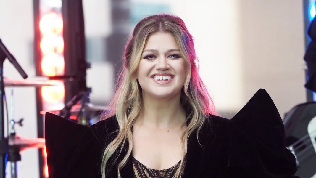 Kelly Clarkson Jokes About Weight Loss While Taking Shot With a Fan
