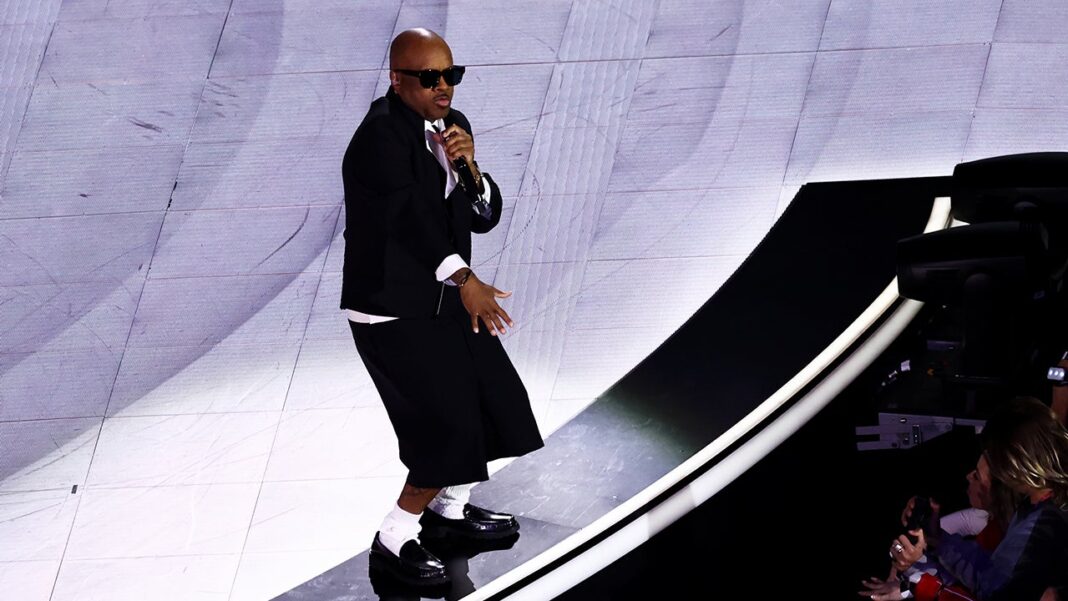 Jermaine Dupri Reacts to Viral Super Bowl Halftime Outfit (Exclusive)