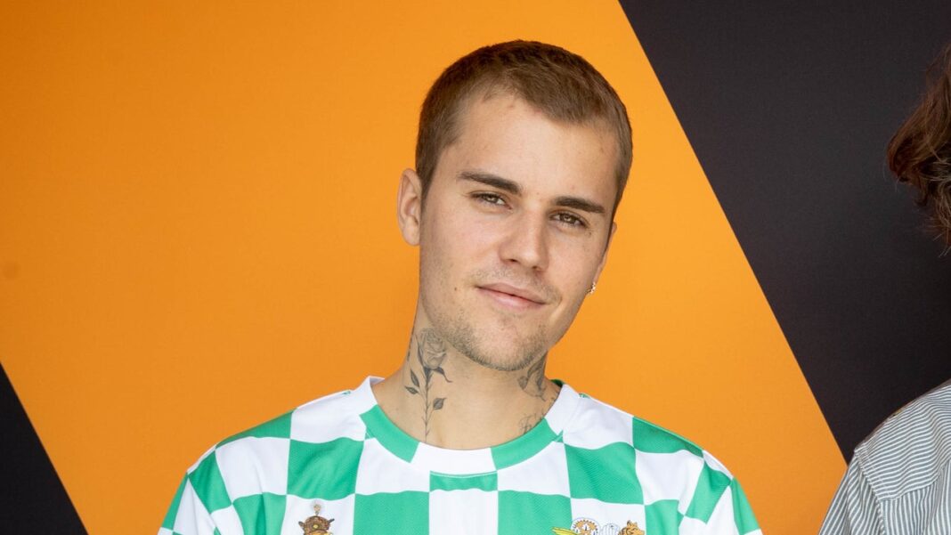 Justin Bieber Hits the Stage for Surprise Live Performance: WATCH