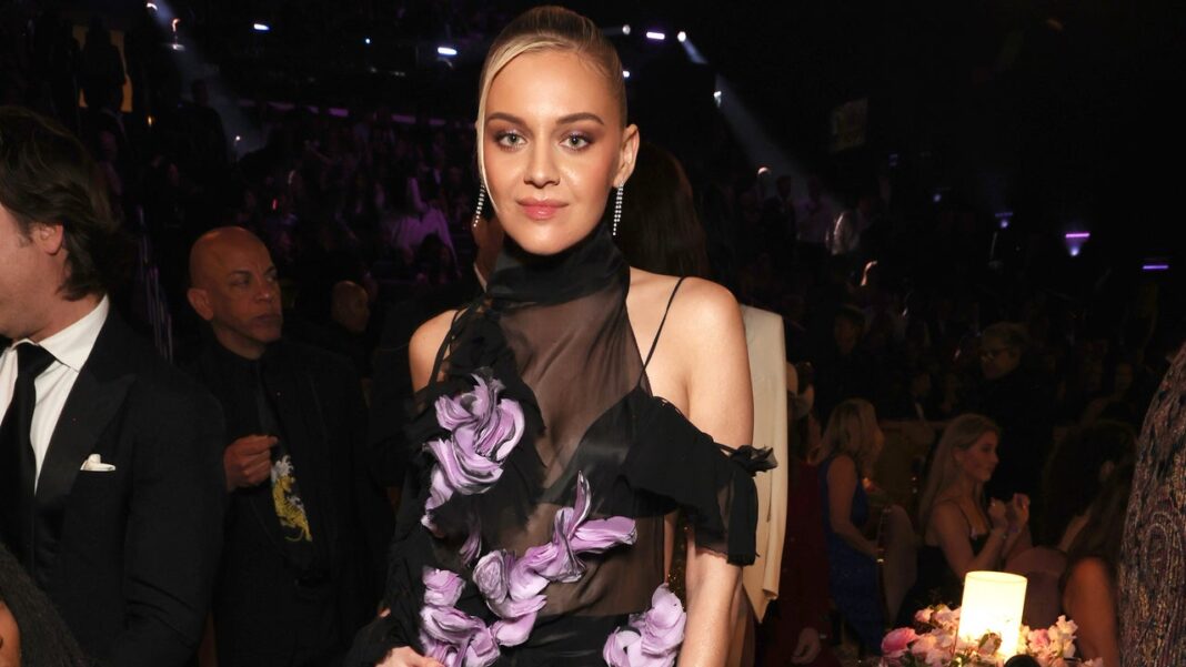 Kelsea Ballerini Explains Facial Expression After Losing at GRAMMYs