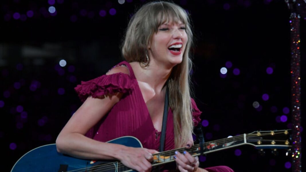 Taylor Swift Posts Video of 'Accidentally Going Clubbing' With Parents