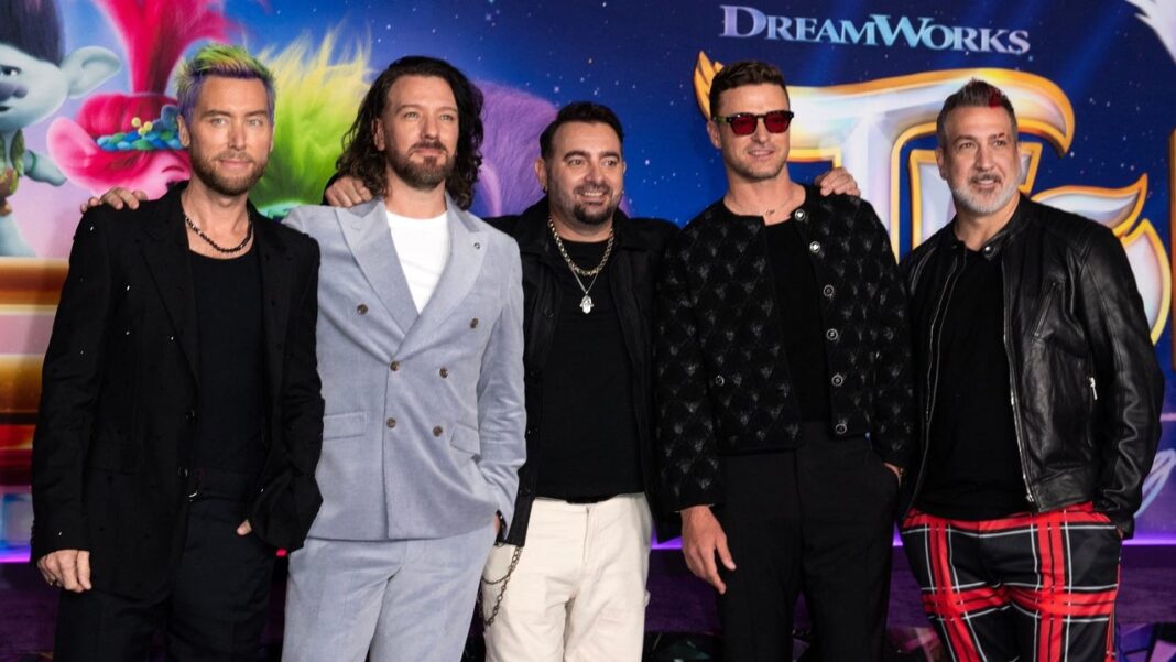 Justin Timberlake Reunites With *NSYNC During His Concert