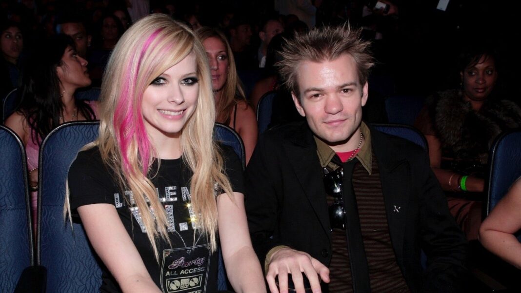 Avril Lavigne Reunites With Ex Deryck Whibley for Surprise Performance