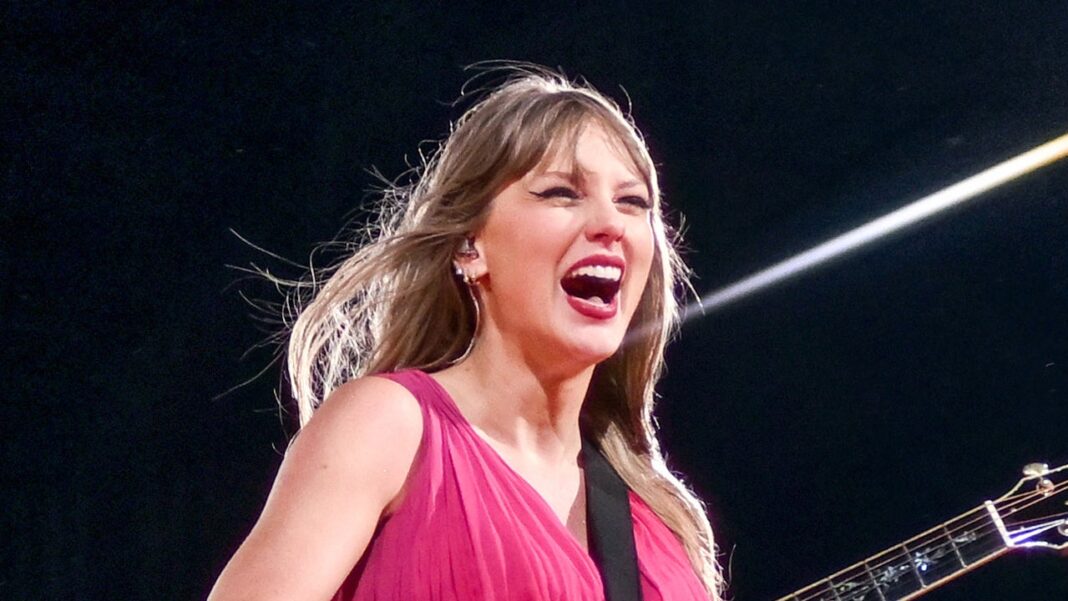 Taylor Swift Reacts After Again Swallowing a Bug Onstage